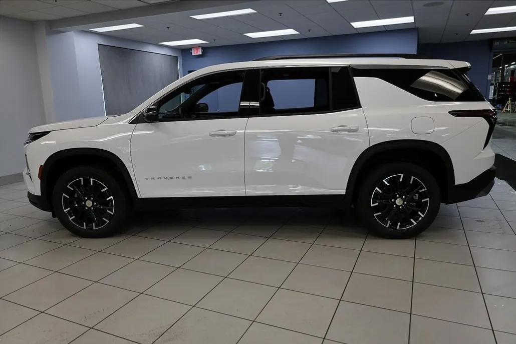 2025 Chevrolet Traverse photo 1