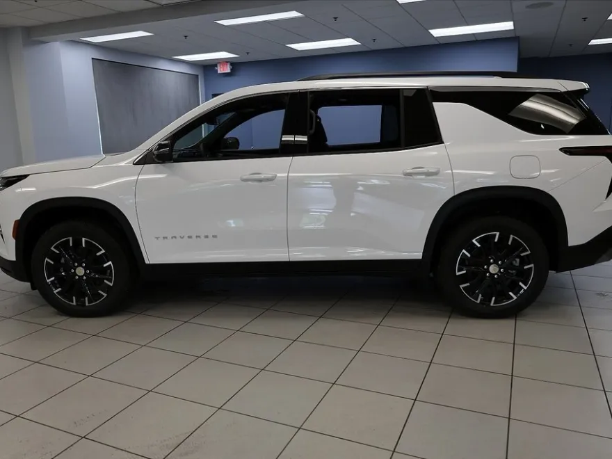 2025 Chevrolet Traverse photo 1