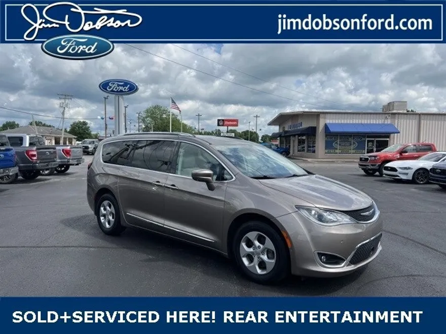 2017 Chrysler Pacifica Touring Plus photo 1