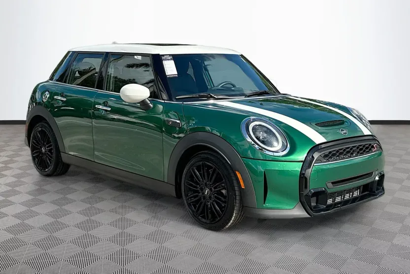2023 Mini Cooper S Hardtop 4 Door photo 1