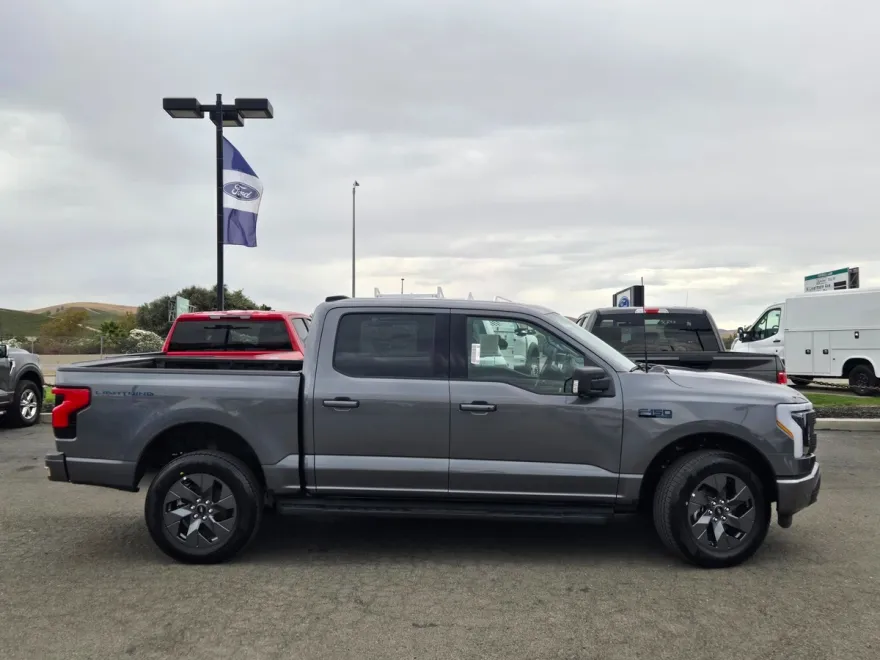 2025 Ford F-150 Lightning photo 1