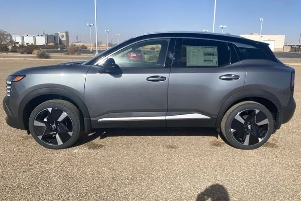2025 Nissan Kicks SR photo 1