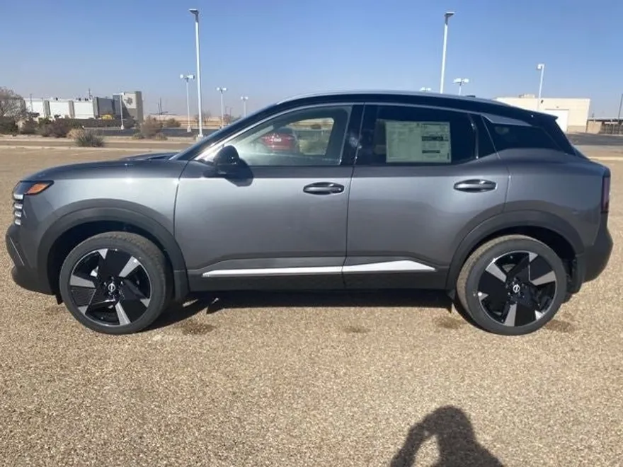 2025 Nissan Kicks SR photo 1