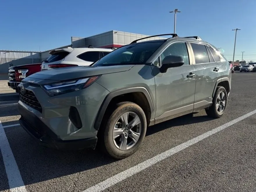 2022 Toyota RAV4 Hybrid XLE photo 1