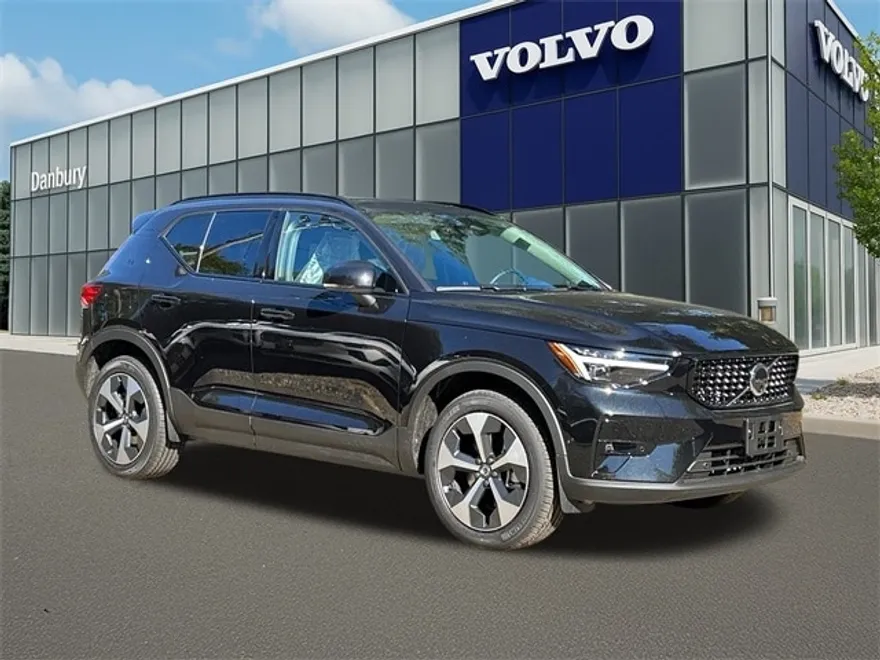 2026 Volvo XC40 Plus photo 1