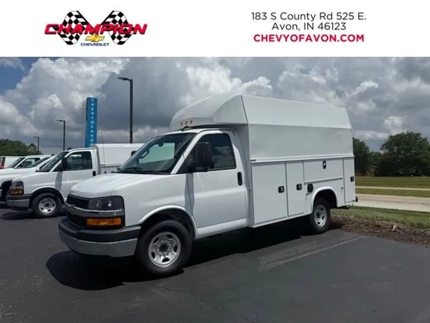 2025 Chevrolet Express Cutaway 3500 photo 1