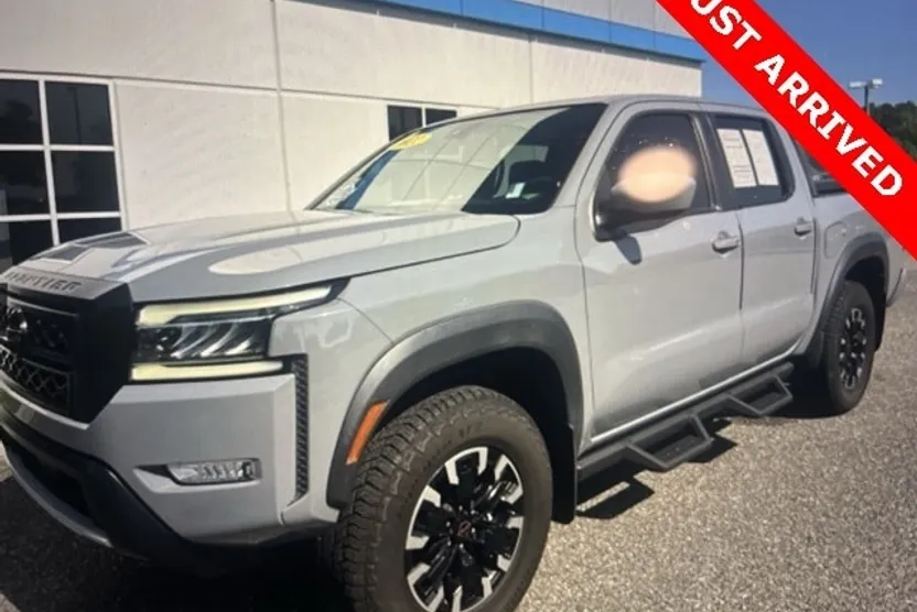 2022 Nissan Frontier PRO-4X photo 1