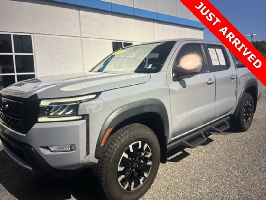 2022 Nissan Frontier PRO-4X photo 1
