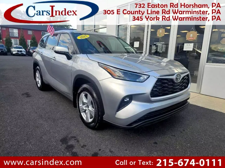 2022 Toyota Highlander LE photo 1