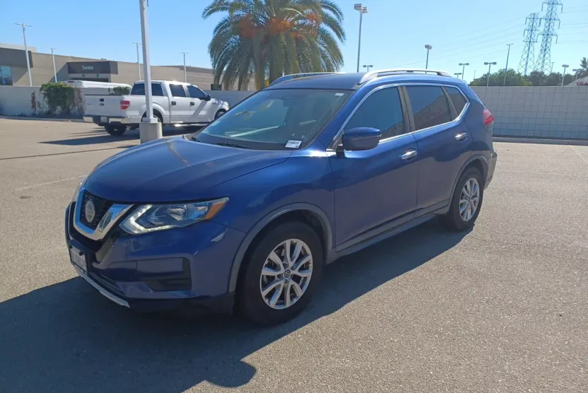 2018 Nissan Rogue SV photo 1