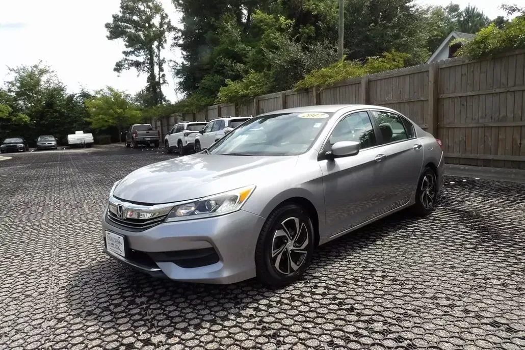 2017 Honda Accord LX photo 1