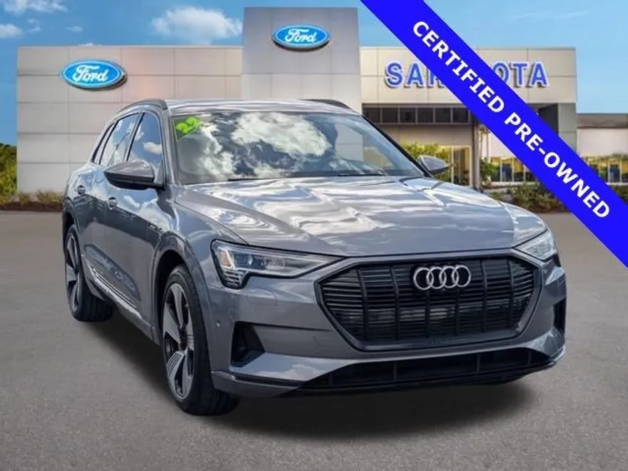 2022 Audi e-tron Premium Plus photo 1