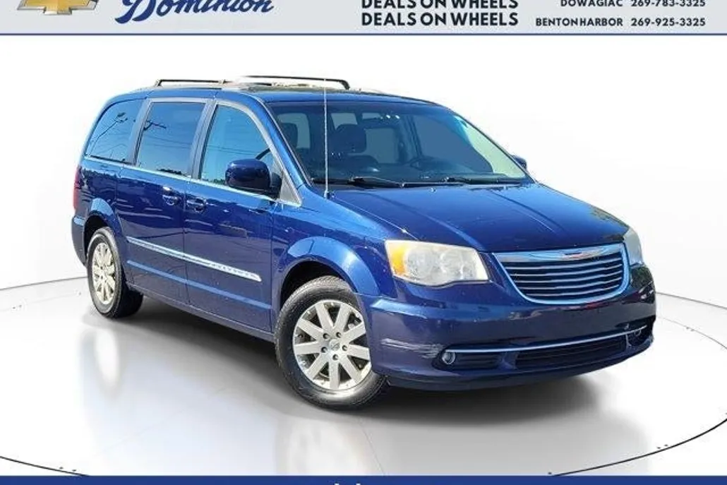 2014 Chrysler Town & Country Touring photo 1