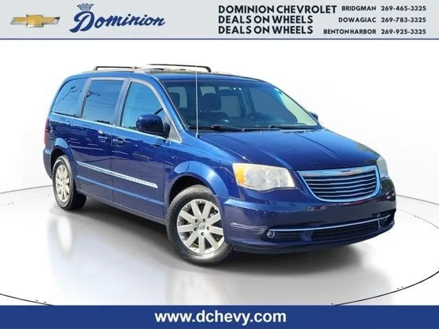 2014 Chrysler Town & Country Touring photo 1