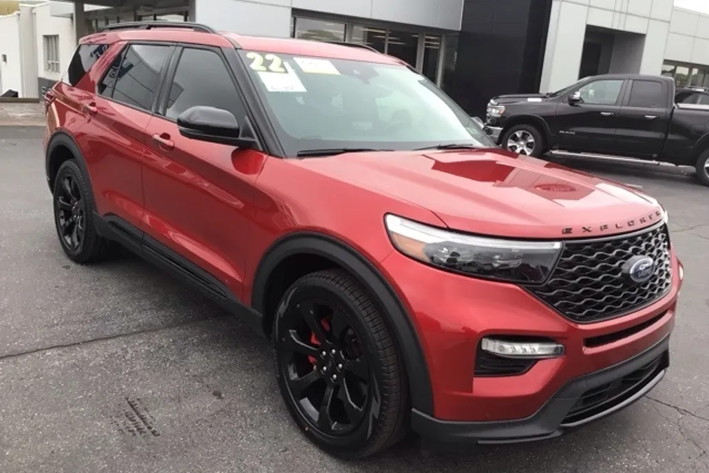 2022 Ford Explorer ST photo 1