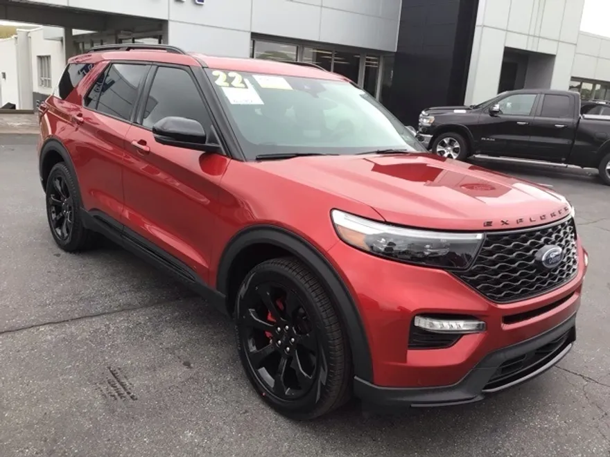 2022 Ford Explorer ST photo 1
