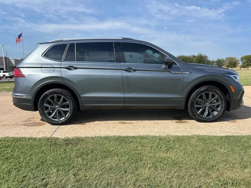 2022 Volkswagen Tiguan SE photo 1