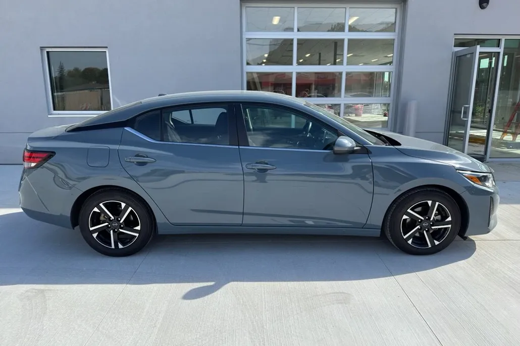 2024 Nissan Sentra SV photo 1