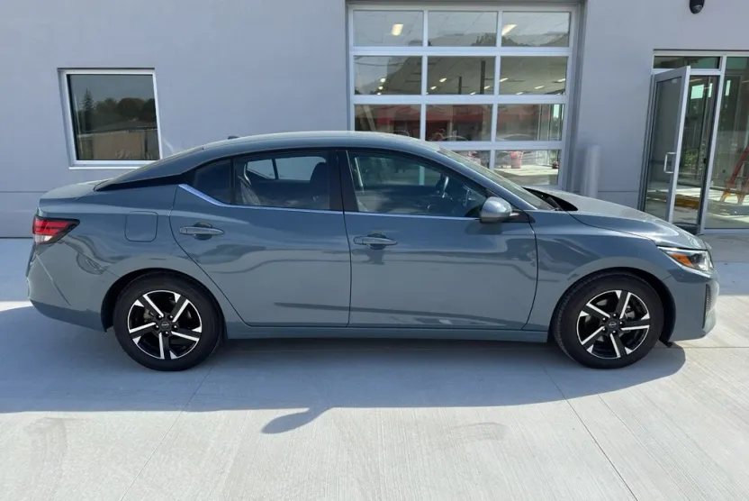 2024 Nissan Sentra SV photo 1