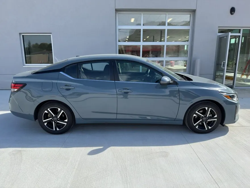 2024 Nissan Sentra SV photo 1