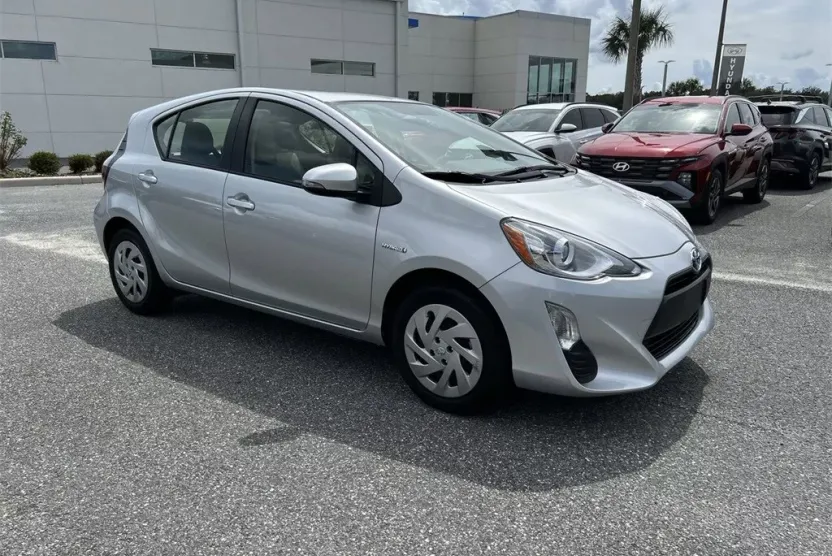 2016 Toyota Prius C Four photo 1