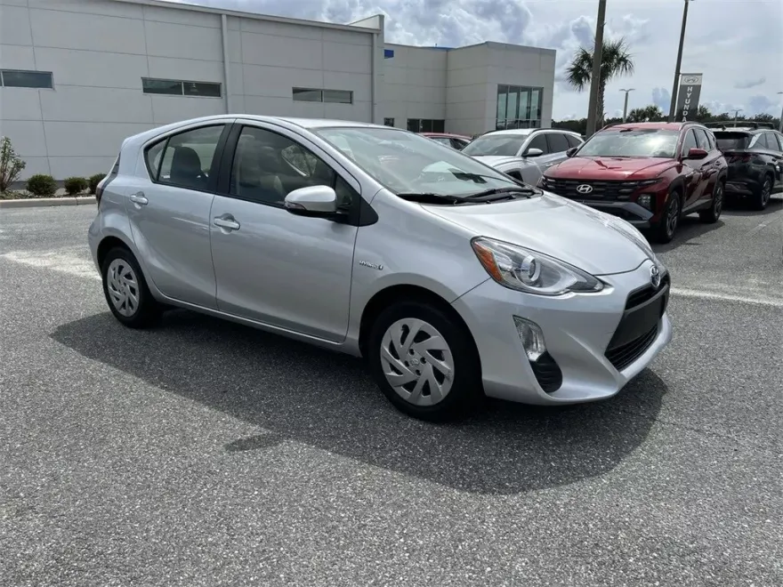 2016 Toyota Prius C Four photo 1