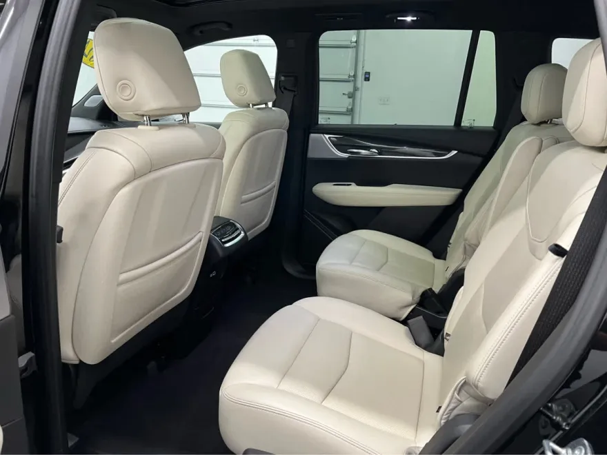 2024 Cadillac XT6 Sport photo 1