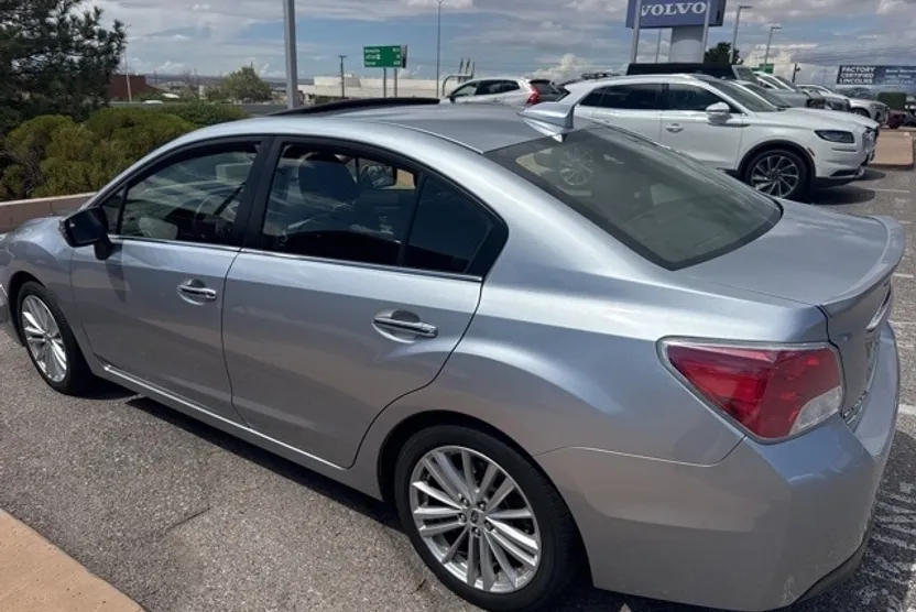 2016 Subaru Impreza 2.0i Limited photo 1