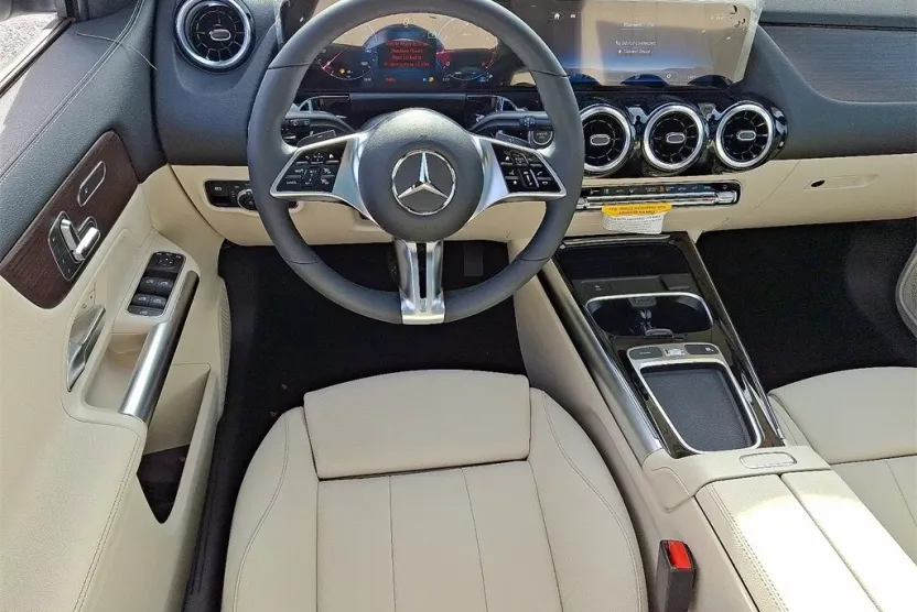 2026 Mercedes Benz GLA 250 4MATIC photo 1