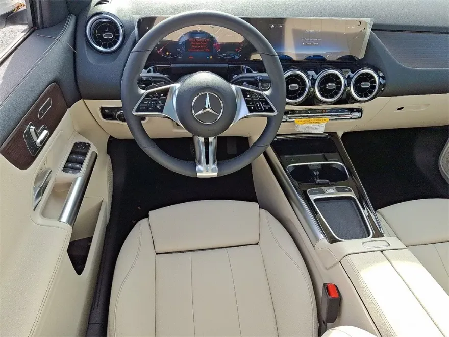 2026 Mercedes Benz GLA 250 4MATIC photo 1