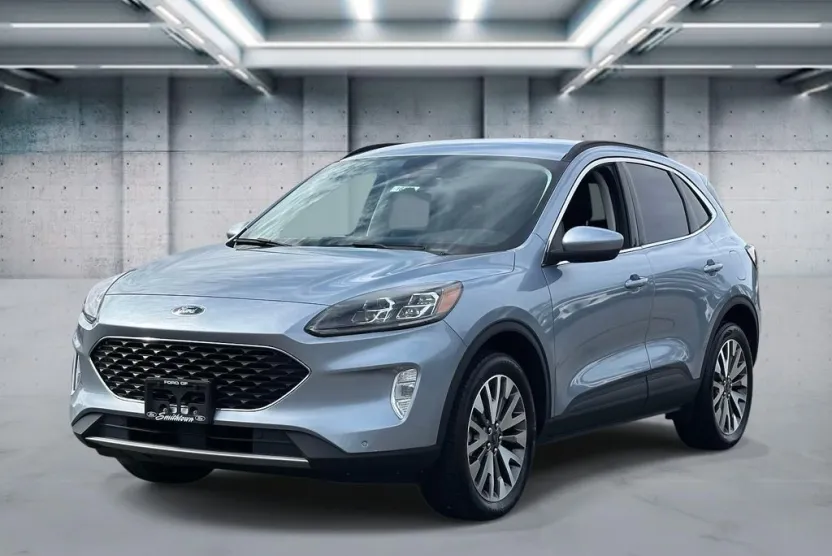 2022 Ford Escape Titanium Hybrid photo 1