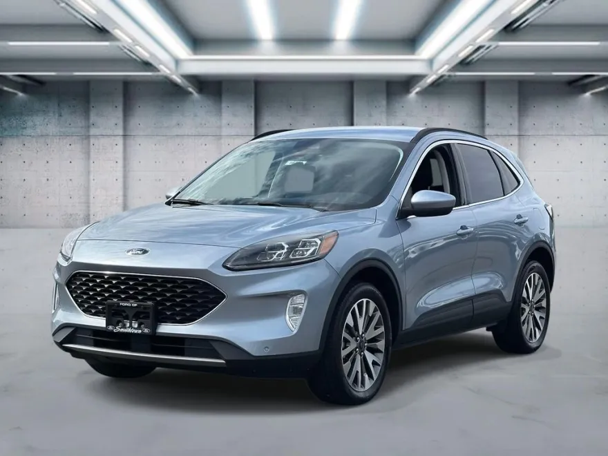 2022 Ford Escape Titanium Hybrid photo 1