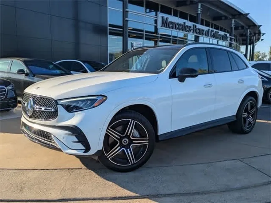 2023 Mercedes Benz GLC 300 photo 1