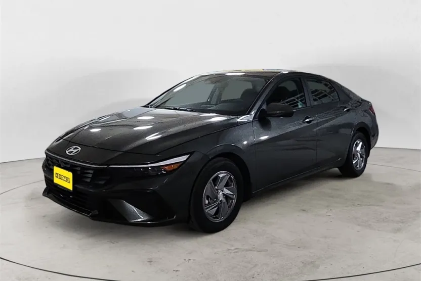 2025 Hyundai Elantra SE photo 1