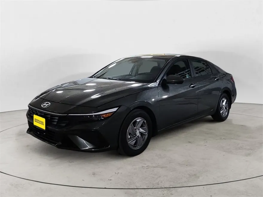 2025 Hyundai Elantra SE photo 1