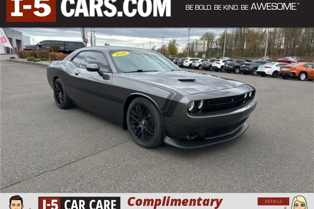 2016 Dodge Challenger SXT photo 1