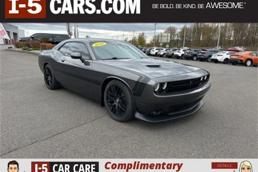 2016 Dodge Challenger SXT photo 1