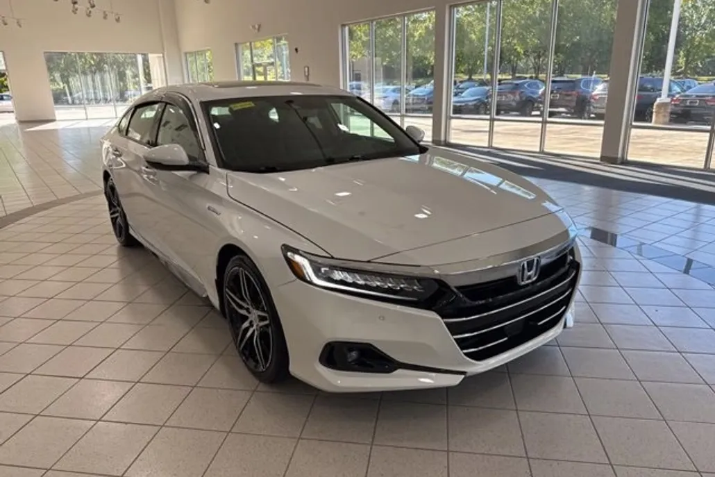 2022 Honda Accord Hybrid Touring photo 1