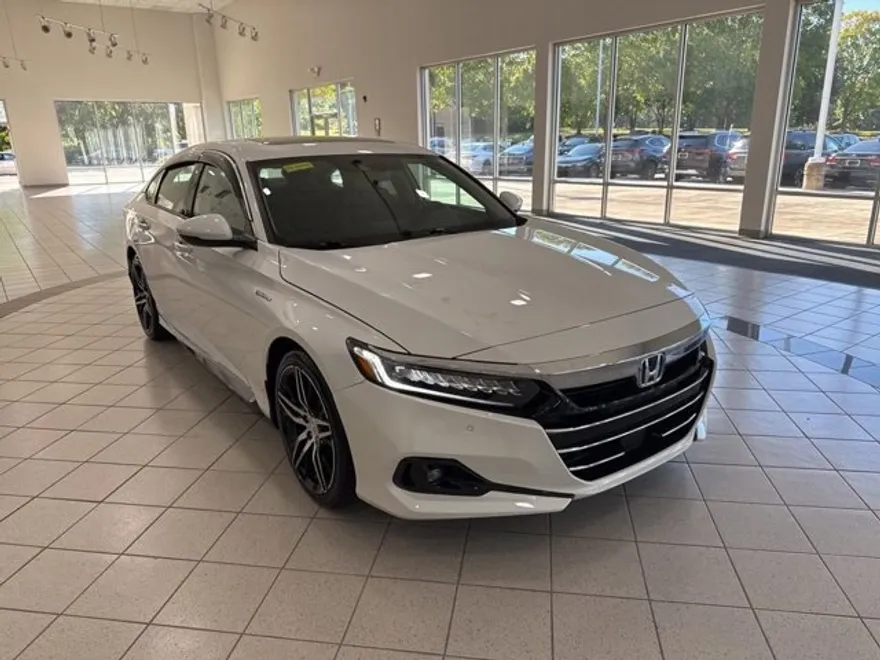 2022 Honda Accord Hybrid Touring photo 1