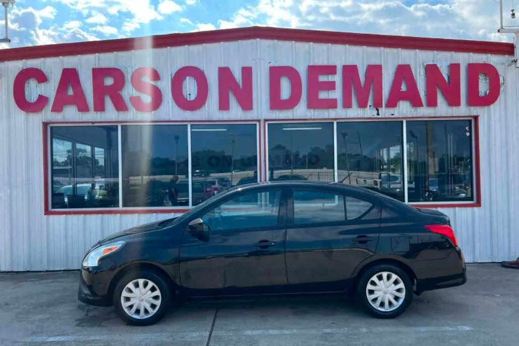 2016 Nissan Versa 1.6 S photo 1