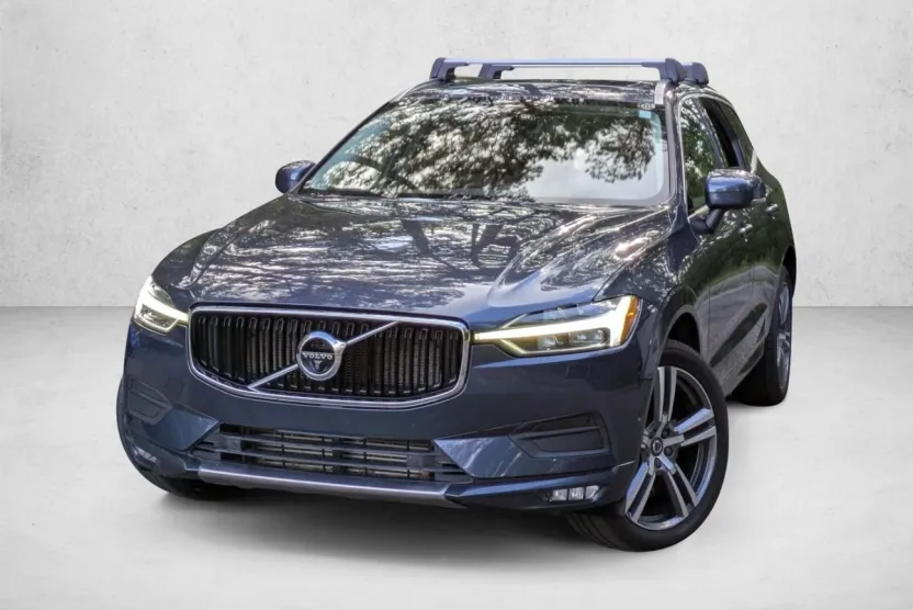 2019 Volvo XC60 Momentum photo 1