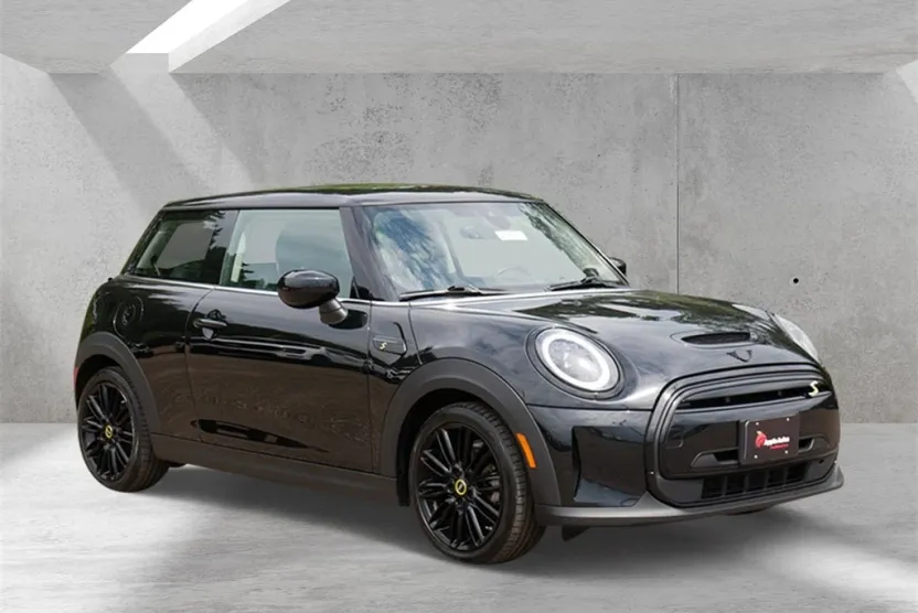 2024 Mini Cooper SE Iconic photo 1