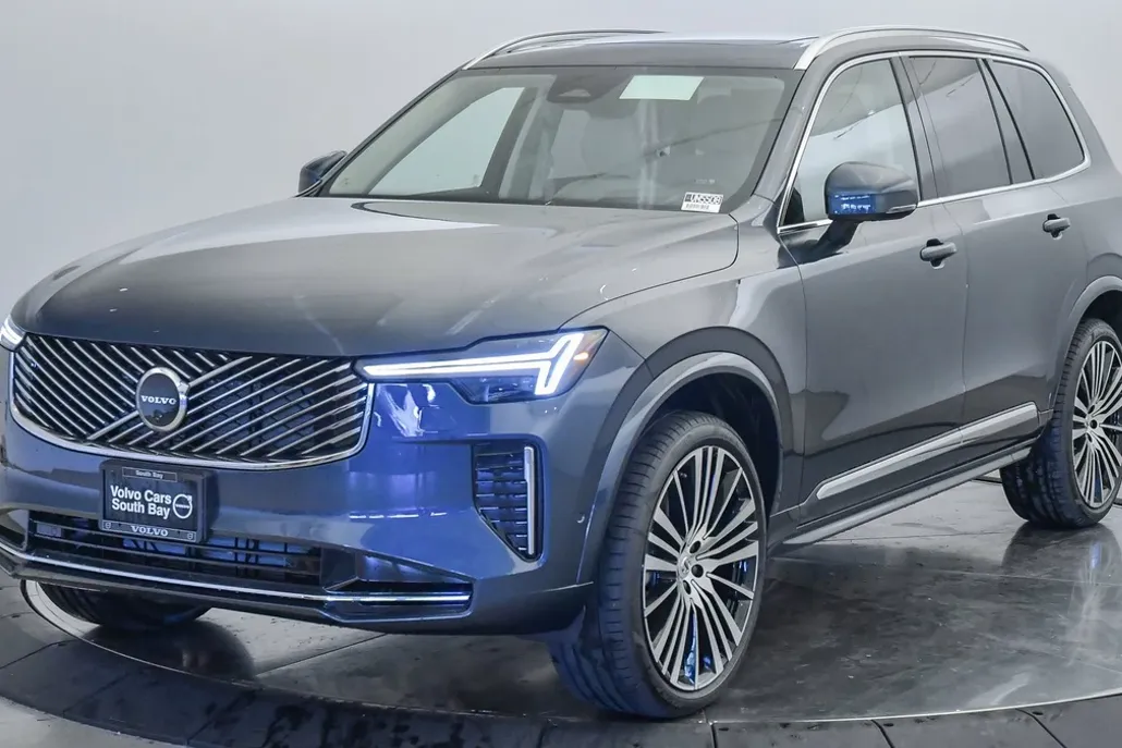 2025 Volvo XC90 AWD photo 1