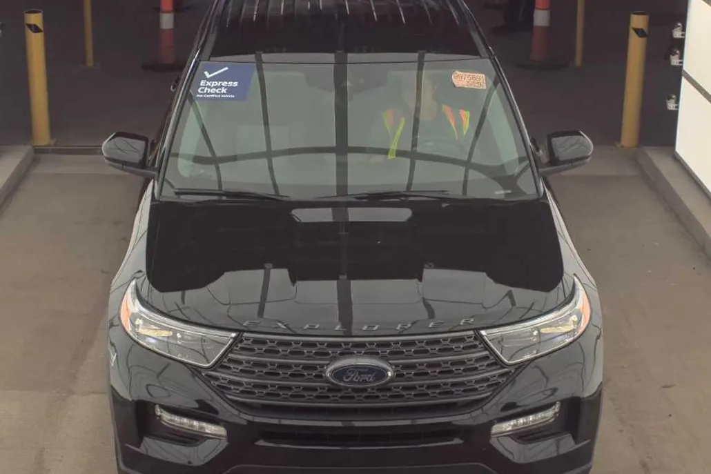 2022 Ford Explorer XLT photo 1