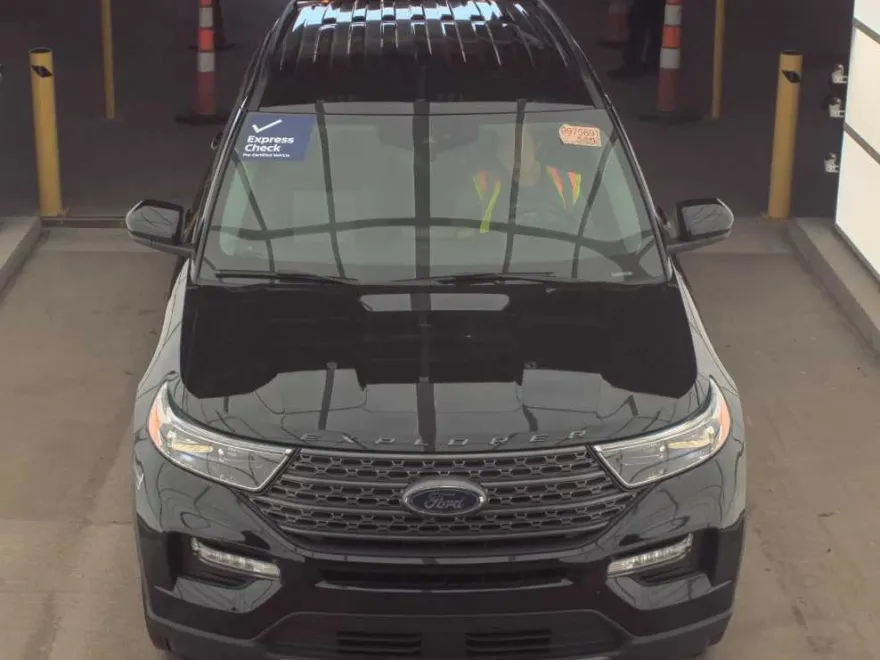 2022 Ford Explorer XLT photo 1
