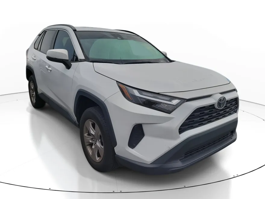 2023 Toyota RAV4 XLE photo 1