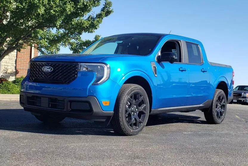 2025 Ford Maverick Lariat photo 1
