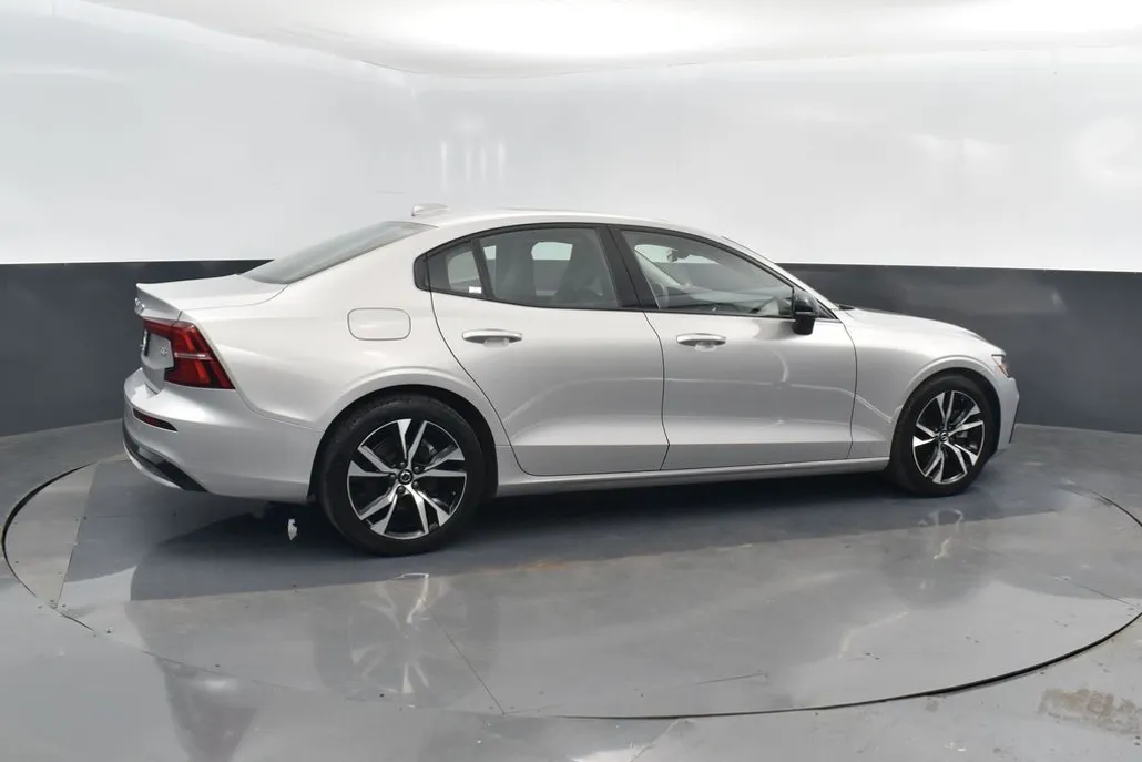 2024 Volvo S60 B5 Core photo 1