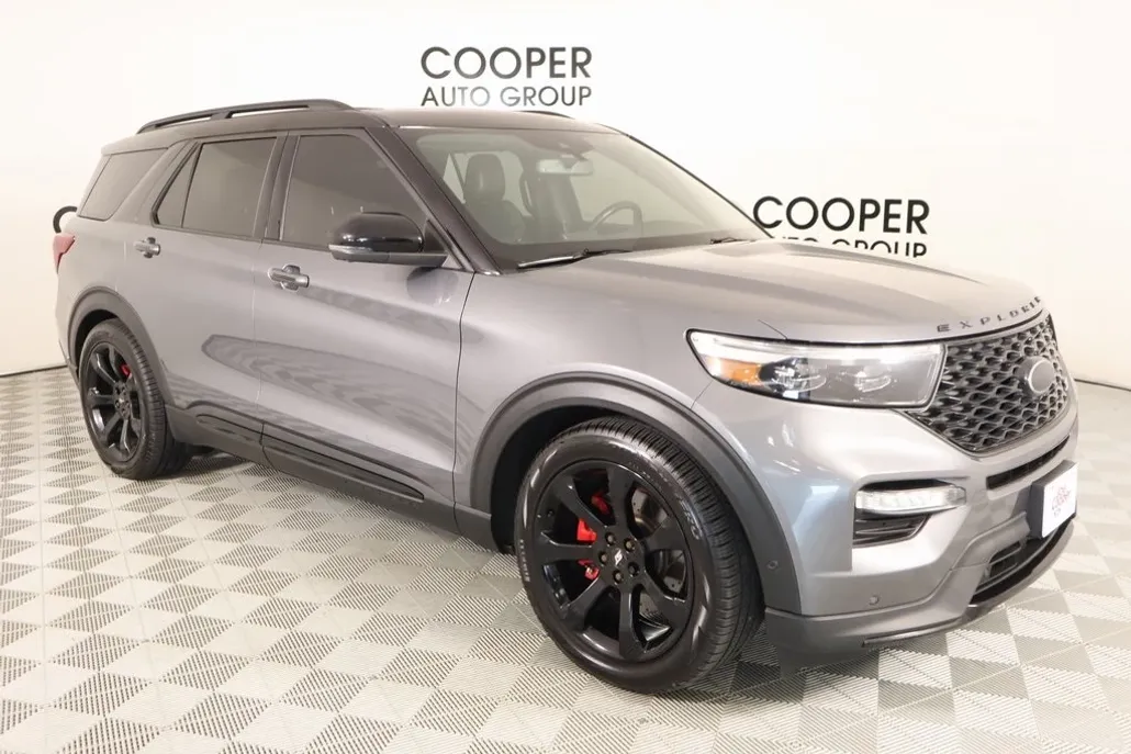 2022 Ford Explorer ST photo 1