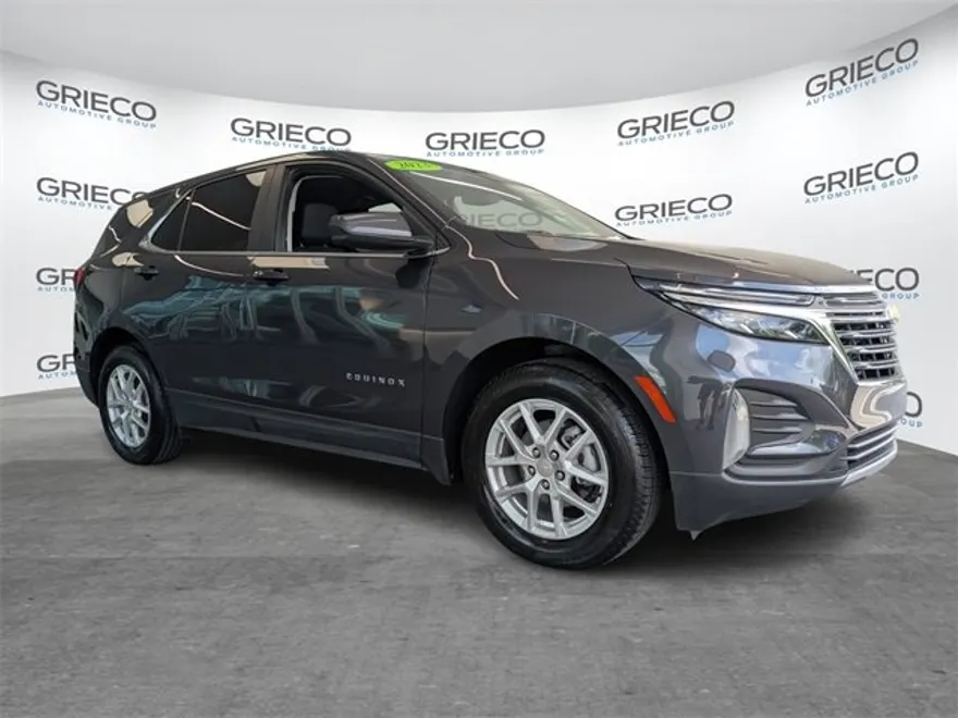 2023 Chevrolet Equinox LT photo 1